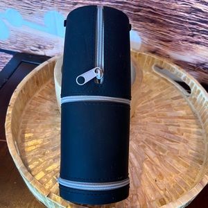 Silicon pencil container